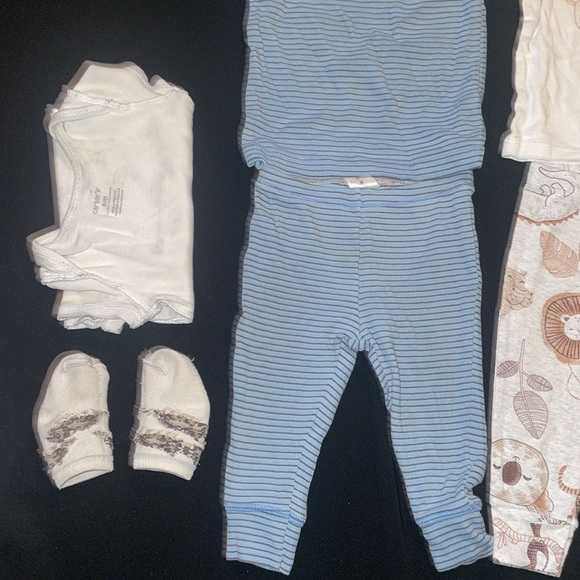 10 pcs Carter’s 2 sets clothes for baby boy - Picture 3 of 5